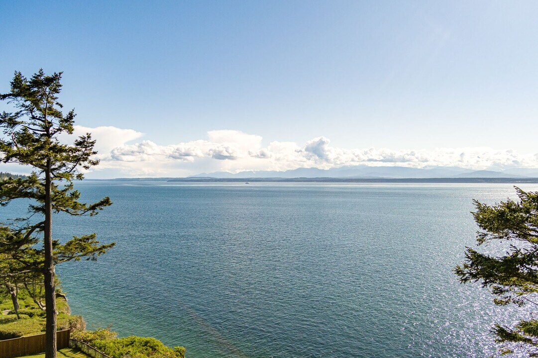 307 Lake Hancock Dr in Coupeville, WA - Foto de edificio