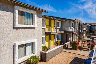 Seventeen805 in Phoenix, AZ - Building Photo - Building Photo