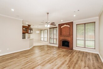 708 St Johns Dr in Mansfield, TX - Foto de edificio - Building Photo