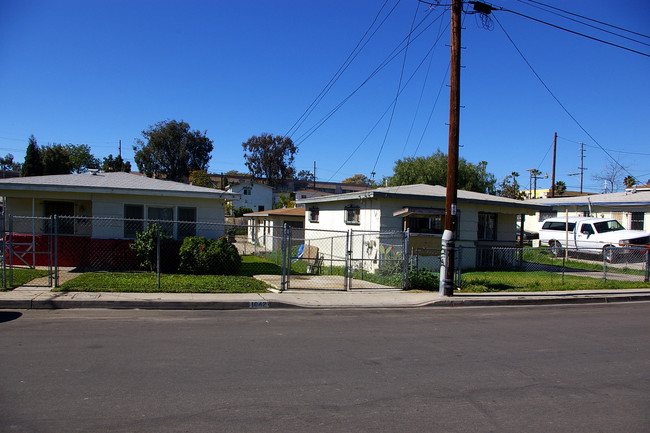 1042 Goodyear St in San Diego, CA - Foto de edificio - Building Photo