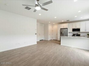 4336 N 93rd Dr in Phoenix, AZ - Foto de edificio - Building Photo