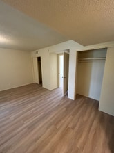 1001 E Stearns Ave in La Habra, CA - Foto de edificio - Building Photo