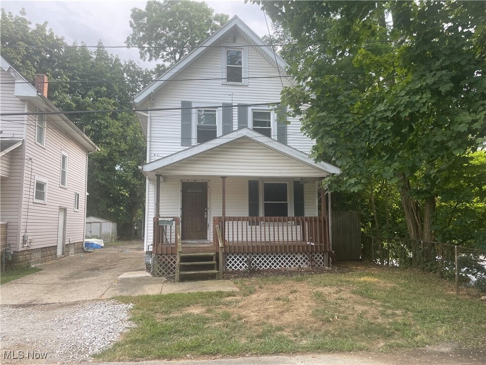 158 Naples St in Akron, OH - Building Photo