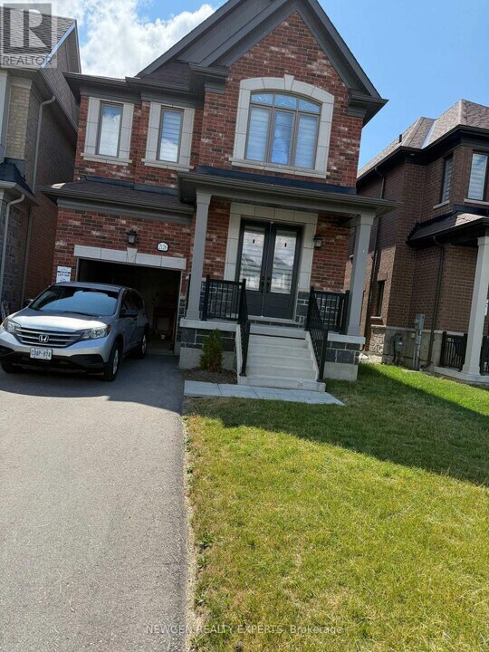 2126 Wilson St in Innisfil, ON - Building Photo