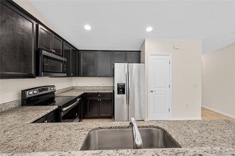 153 SE 12th Terrace in Cape Coral, FL - Foto de edificio - Building Photo