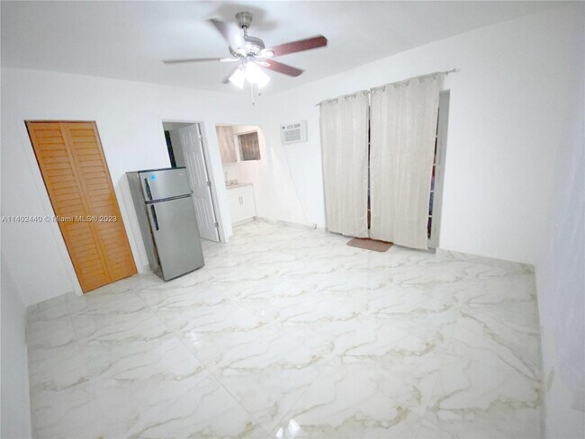 1055 NW 153rd St-Unit -3 in Miami, FL - Building Photo - Building Photo