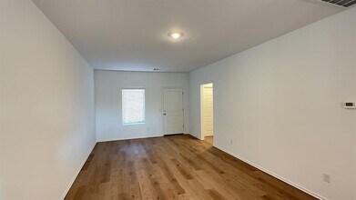 504 SW 11th St in Newcastle, OK - Foto de edificio - Building Photo