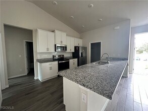 1717 NW 6th Ave in Cape Coral, FL - Building Photo - Building Photo