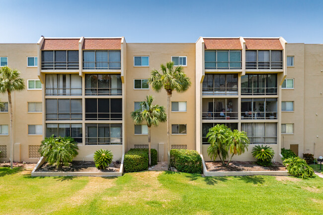 Lake Tarpon Sail Condos in Tarpon Springs, FL - Building Photo - Building Photo