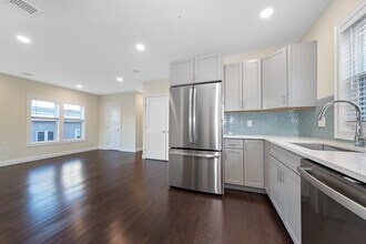 64 Bradbury Ave, Unit 2 in Medford, MA - Foto de edificio - Building Photo