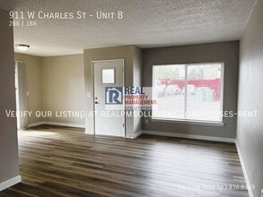 911 Charles St in Newberg, OR - Building Photo - Building Photo