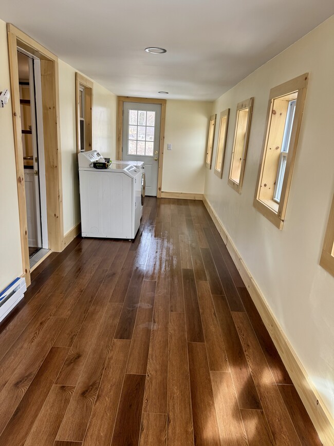 19 Sterling St, Unit 2 – Renovated 2BR in Waterville, ME - Building Photo - Building Photo