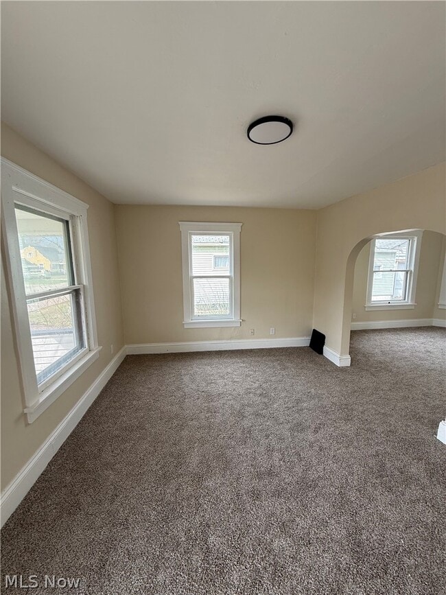 2213 17th St NE in Canton, OH - Foto de edificio - Building Photo