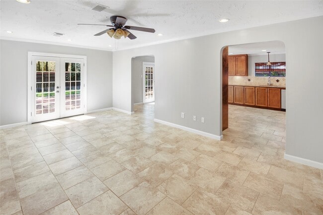 property at 6 Coralberry Ct