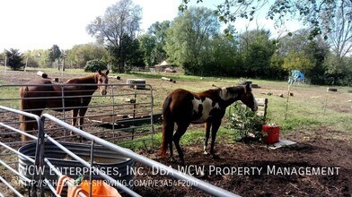 2043 SE 41st St in Topeka, KS - Building Photo - Building Photo