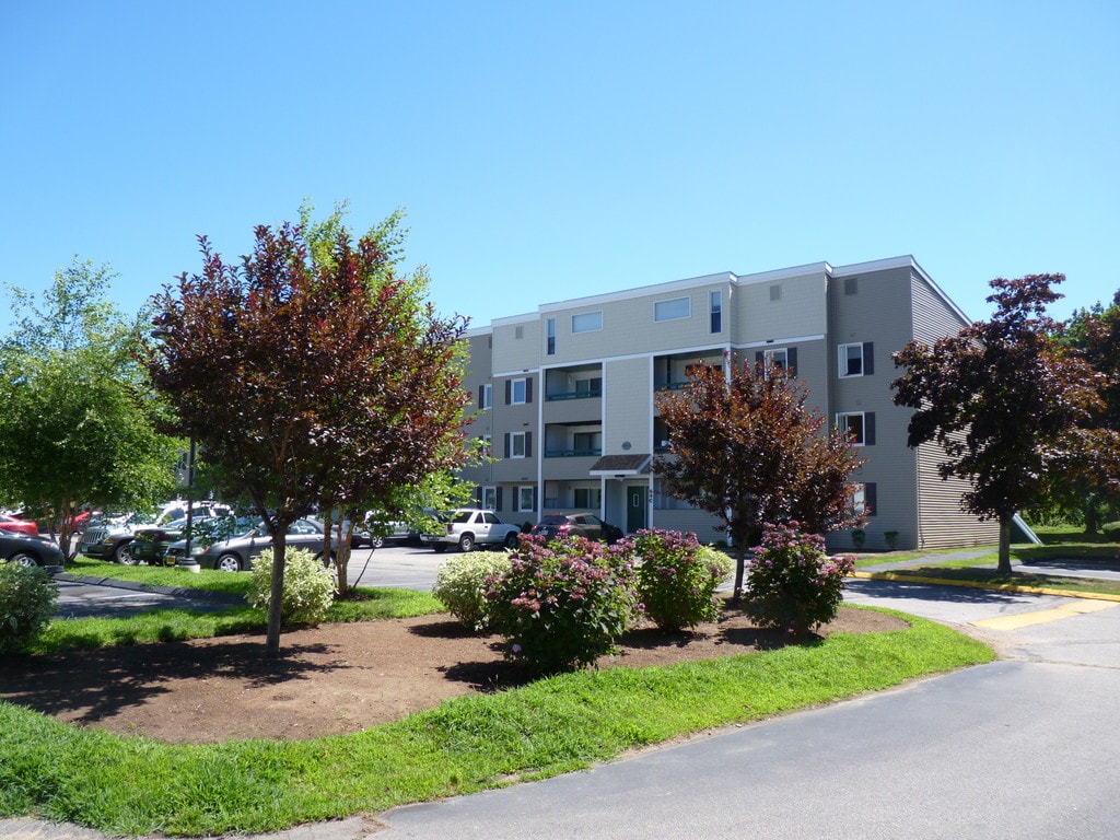 Long Meadow Landings Apartments Groton, CT Apartments For Rent