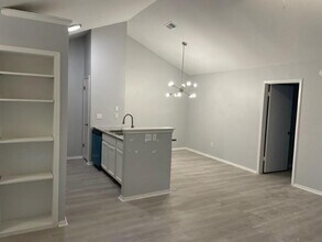 12200 Thompkins Dr in Austin, TX - Building Photo - Building Photo