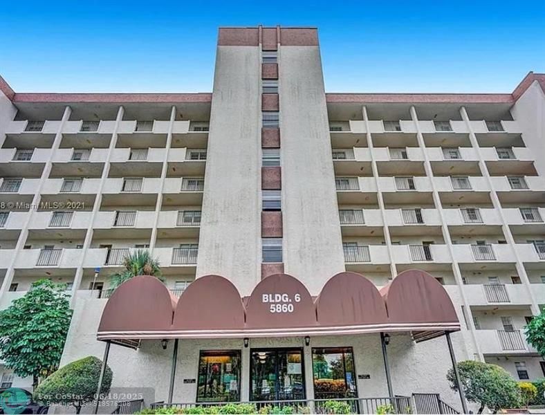 5860 NW 44th St in Lauderhill, FL - Building Photo