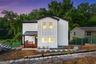 2322 Lakewood Ave SW in Atlanta, GA - Building Photo