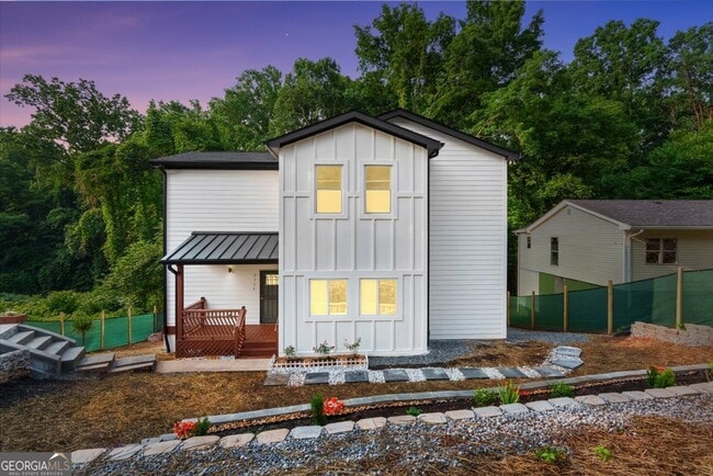 property at 2322 Lakewood Ave SW