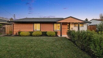 122 Blackfield Dr in Tiburon, CA - Building Photo