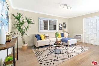 9005 Cynthia St in West Hollywood, CA - Building Photo - Building Photo