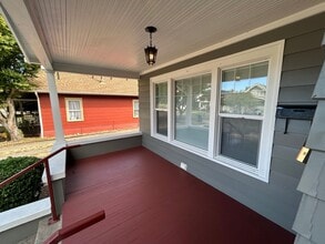 208 N Washington Ave in Centralia, WA - Building Photo - Building Photo