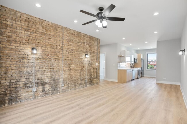 7503 N Eastlake Ter, Unit 2