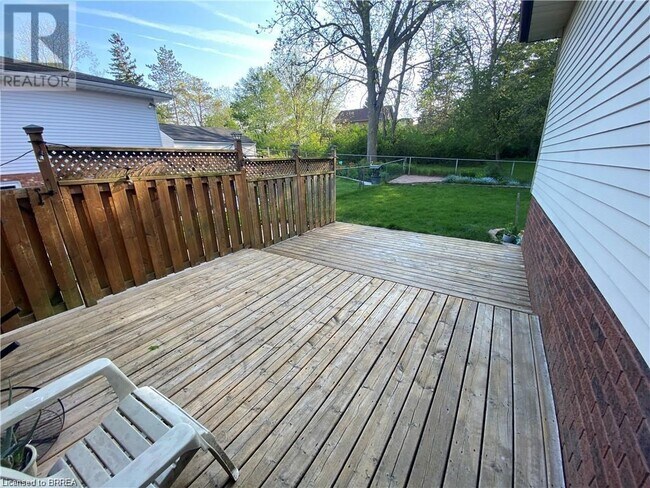 25 Goods Ln in Brantford, ON - Building Photo - Building Photo