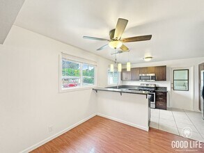 4959 Chateau Dr in San Diego, CA - Building Photo - Building Photo