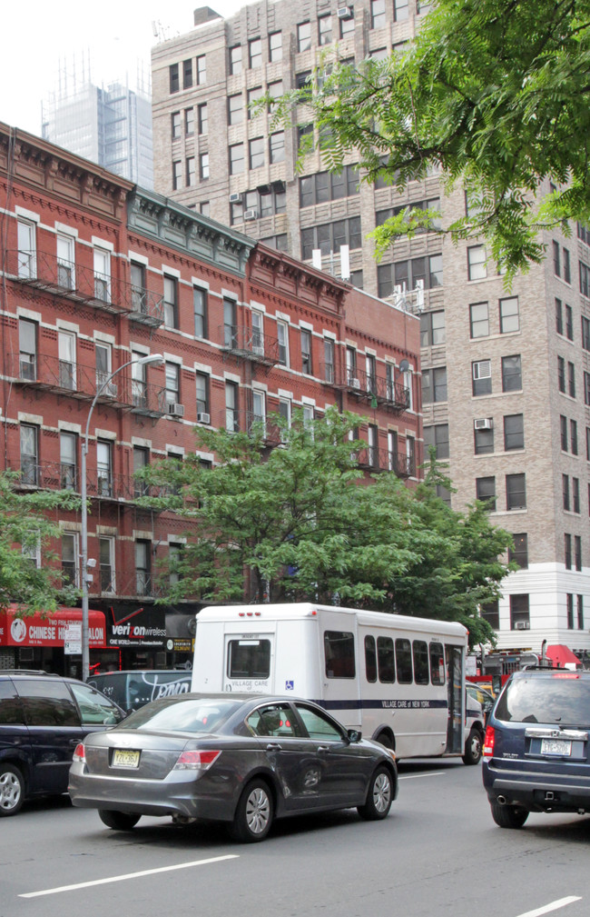 644 Ninth Ave in New York, NY - Foto de edificio - Building Photo