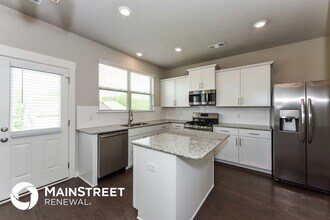 389 Black Thorn Ln in Gallatin, TN - Foto de edificio - Building Photo