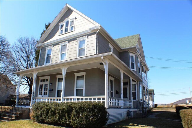 300 S 9th St-Unit -2 (2nd Fl) in Lehighton, PA - Building Photo - Building Photo