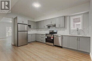 459 Palmerston Blvd in Toronto, ON - Building Photo