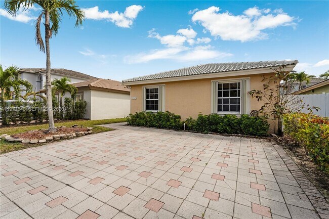 10523 SW 161st Pl in Miami, FL - Building Photo - Building Photo