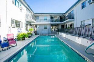 1211 Detroit N St, Unit 16 in West Hollywood, CA - Building Photo