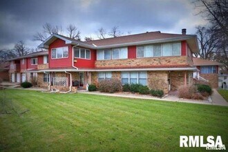 5217 N Prospect Rd in Peoria, IL - Building Photo - Building Photo