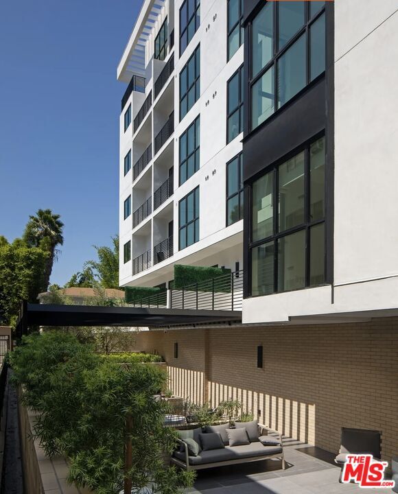 105 S Doheny Dr in Los Angeles, CA - Foto de edificio - Building Photo