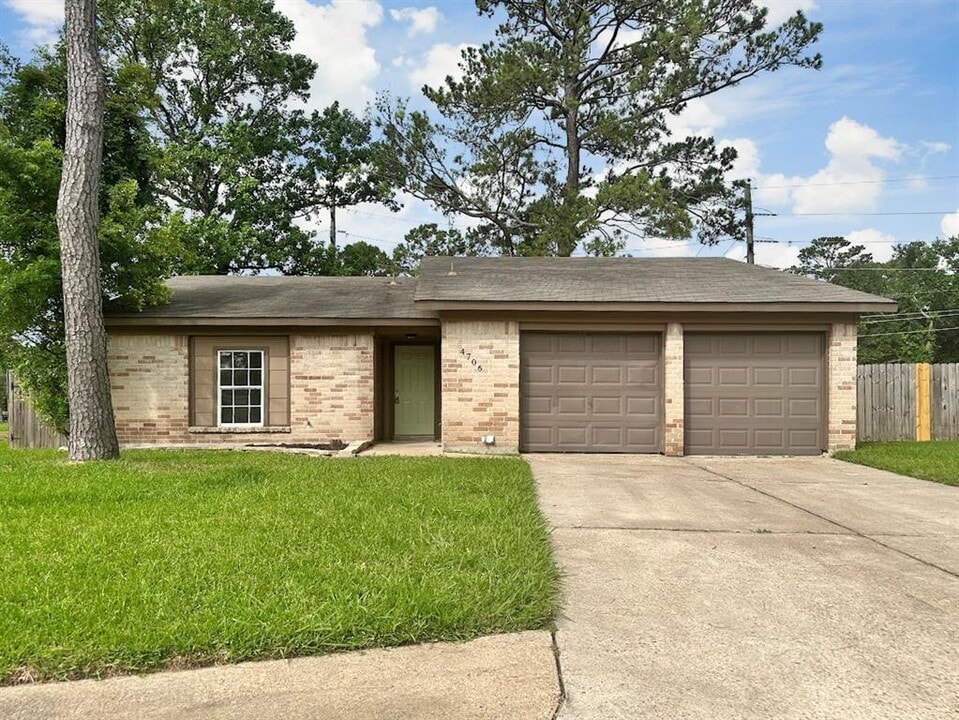 4706 Glendower Dr in Spring, TX - Building Photo