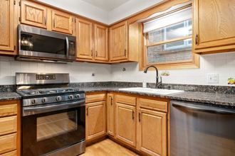 7411 N Claremont Ave, Unit #1R in Chicago, IL - Building Photo - Building Photo