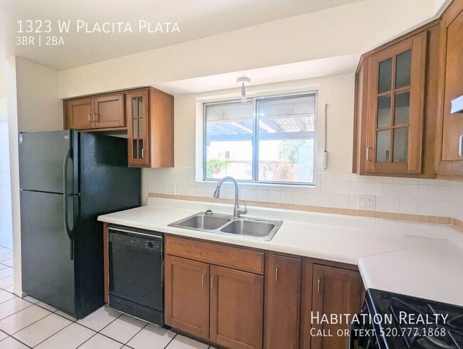 property at 1323 W Placita Plata