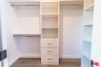 5325 Ben Ave in Los Angeles, CA - Foto de edificio - Building Photo