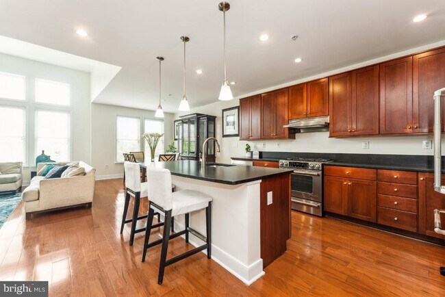 property at 1418 N Rhodes St