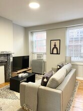 12 Derne St, Unit 301 in Boston, MA - Building Photo - Building Photo