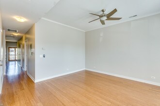 2403 N Clybourn Ave-Unit -2403-3 in Chicago, IL - Building Photo - Building Photo