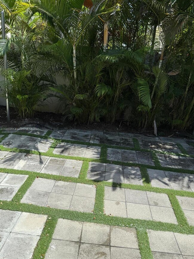 24 NE 47th St in Miami, FL - Building Photo - Building Photo