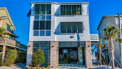 685 County Rd S-22-104 in Pawleys Island, SC - Building Photo - Building Photo