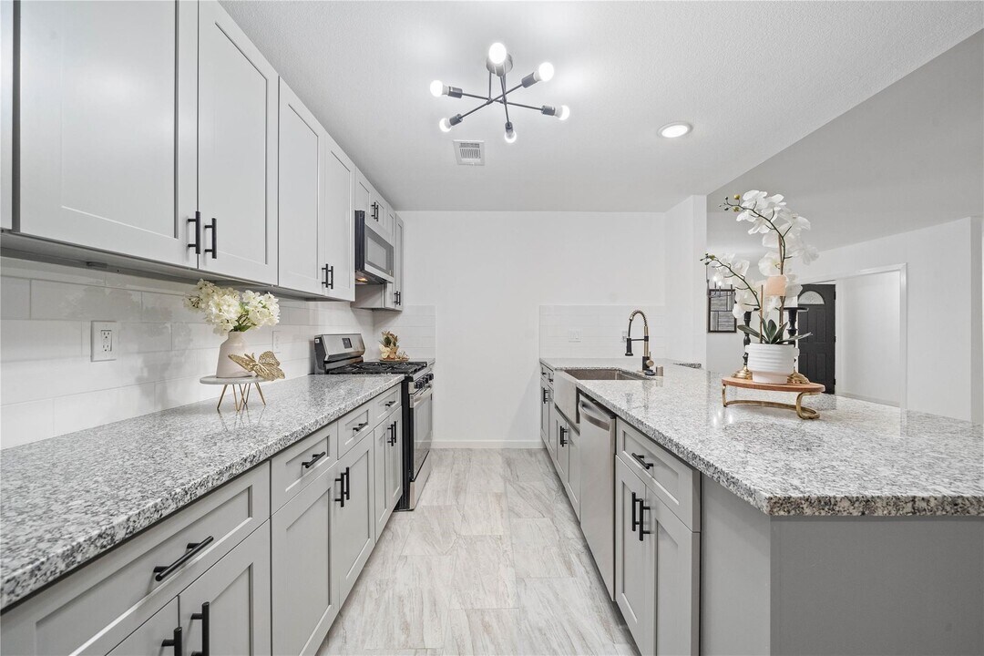 12007 Sharpcrest St in Houston, TX - Building Photo