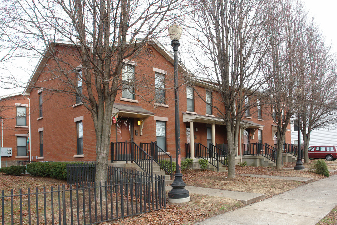 Baxter Avenue in Louisville, KY - Foto de edificio