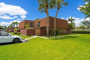 11903 SW 11th Ct in Davie, FL - Building Photo